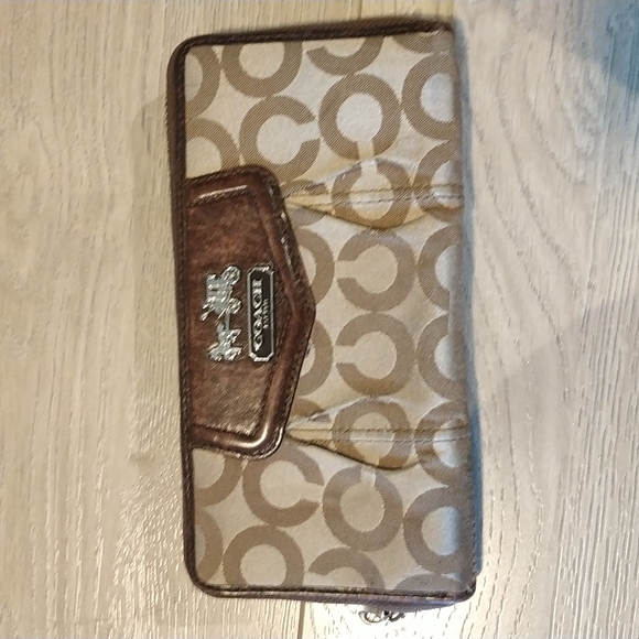 Coach Full size zipper wallet - Picture 1 of 4